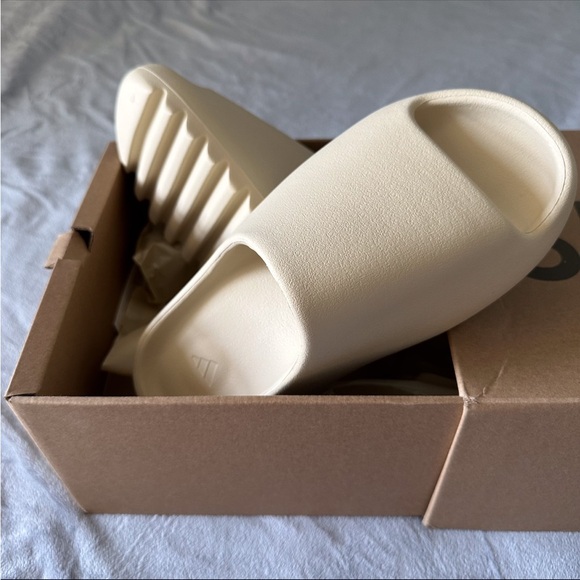 Yeezy Slide Bone 8US - Picture 4 of 5